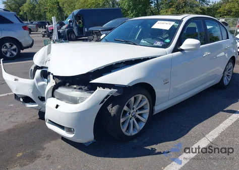 2011 BMW 328I xDrive z USA, uszkodzony, nr VIN WBAPK5C57BF126074